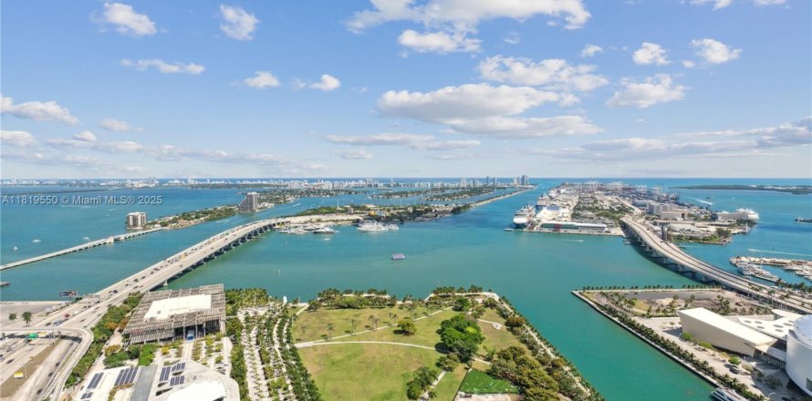 Condo à Miami, Floride, 4 chambres  № 1977193