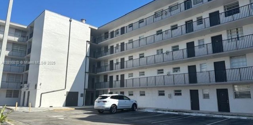 Condominio en Miami, Florida, 2 dormitorios  № 2012357