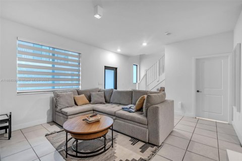 Townhouse in Doral, Florida 3 bedrooms, 179.21 sq.m. № 1893332 - photo 7