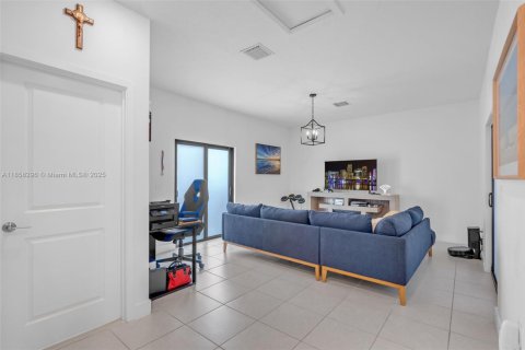 Adosado en alquiler en Doral, Florida, 3 dormitorios, 179.21 m2 № 1893332 - foto 29
