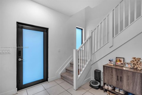 Townhouse in Doral, Florida 3 bedrooms, 179.21 sq.m. № 1893332 - photo 6