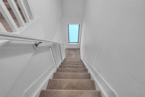 Adosado en alquiler en Doral, Florida, 3 dormitorios, 179.21 m2 № 1893332 - foto 15