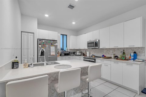 Adosado en alquiler en Doral, Florida, 3 dormitorios, 179.21 m2 № 1893332 - foto 10