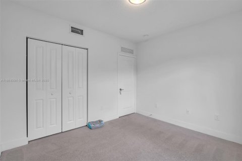 Adosado en alquiler en Doral, Florida, 3 dormitorios, 179.21 m2 № 1893332 - foto 28