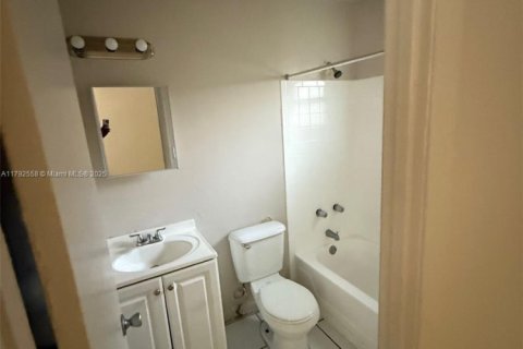 Снять в аренду виллу или дом в Форт-Лодердейл, Флорида 2 спальни, 125.42м2, № 1959444 - фото 14