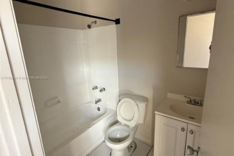 Снять в аренду виллу или дом в Форт-Лодердейл, Флорида 2 спальни, 125.42м2, № 1959444 - фото 16