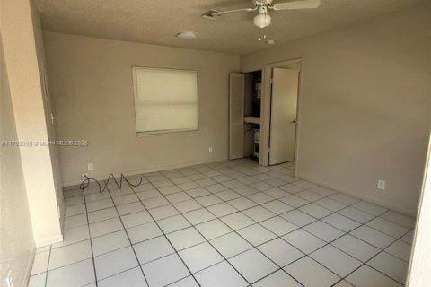 Снять в аренду виллу или дом в Форт-Лодердейл, Флорида 2 спальни, 125.42м2, № 1959444 - фото 6