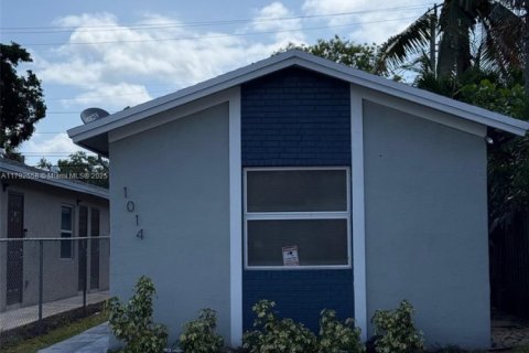 Снять в аренду виллу или дом в Форт-Лодердейл, Флорида 2 спальни, 125.42м2, № 1959444 - фото 2