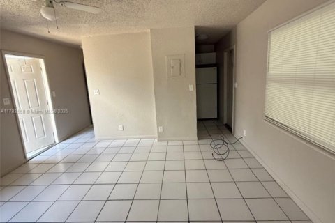 Снять в аренду виллу или дом в Форт-Лодердейл, Флорида 2 спальни, 125.42м2, № 1959444 - фото 10