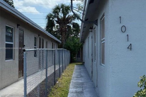 Снять в аренду виллу или дом в Форт-Лодердейл, Флорида 2 спальни, 125.42м2, № 1959444 - фото 3