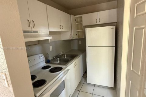 Снять в аренду виллу или дом в Форт-Лодердейл, Флорида 2 спальни, 125.42м2, № 1959444 - фото 11