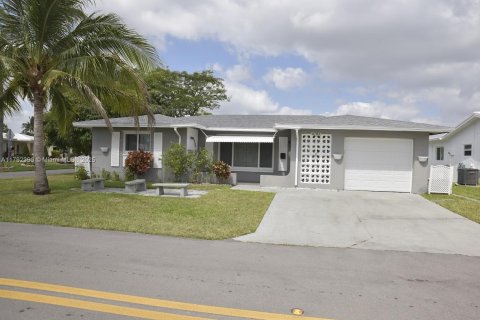 Casa en venta en Tamarac, Florida, 2 dormitorios, 146.88 m2 № 1711165 - foto 1