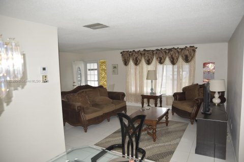 Casa en venta en Tamarac, Florida, 2 dormitorios, 146.88 m2 № 1711165 - foto 5