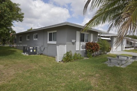 Casa en venta en Tamarac, Florida, 2 dormitorios, 146.88 m2 № 1711165 - foto 2