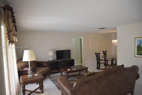 Casa en venta en Tamarac, Florida, 2 dormitorios, 146.88 m2 № 1711165 - foto 3
