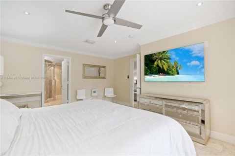 House in Miami, Florida 4 bedrooms, 203.18 sq.m. № 1839572 - photo 16