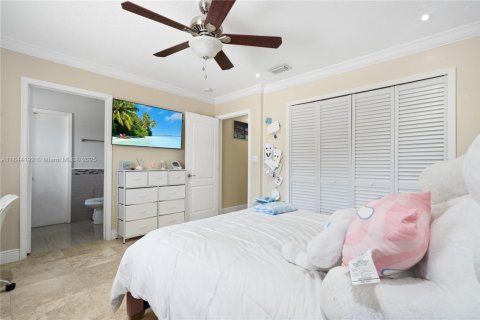 House in Miami, Florida 4 bedrooms, 203.18 sq.m. № 1839572 - photo 28