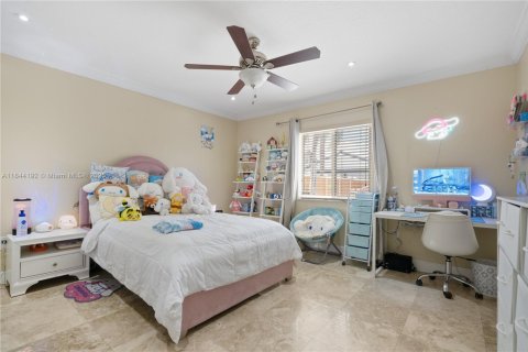 House in Miami, Florida 4 bedrooms, 203.18 sq.m. № 1839572 - photo 26