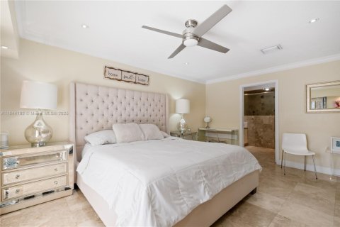 House in Miami, Florida 4 bedrooms, 203.18 sq.m. № 1839572 - photo 15