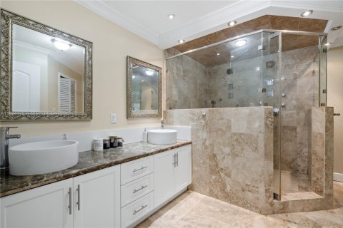 House in Miami, Florida 4 bedrooms, 203.18 sq.m. № 1839572 - photo 19