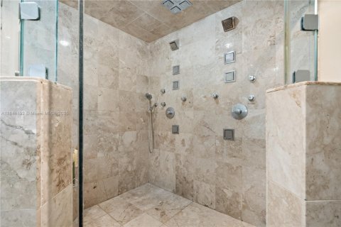 House in Miami, Florida 4 bedrooms, 203.18 sq.m. № 1839572 - photo 20
