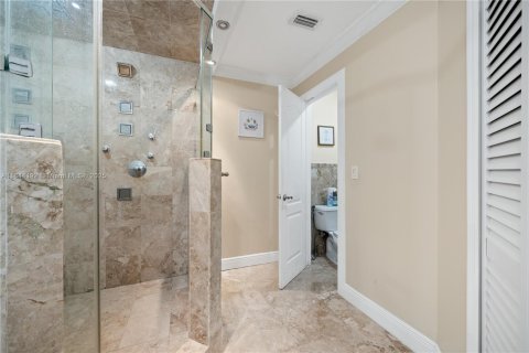 House in Miami, Florida 4 bedrooms, 203.18 sq.m. № 1839572 - photo 21