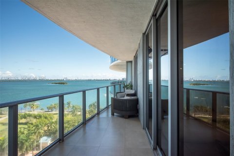 Condominio en Miami, Florida, 2 dormitorios  № 2000756