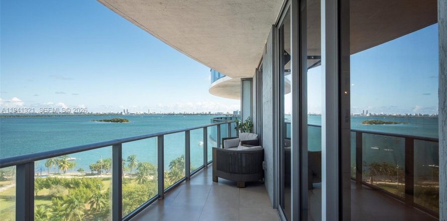 Condominio en Miami, Florida, 2 dormitorios  № 2000756