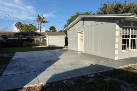 House in Stuart, Florida 2 bedrooms, 91.42 sq.m. № 2086922 - photo 5