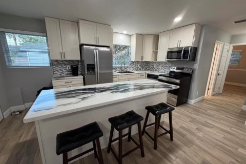 House in Stuart, Florida 2 bedrooms, 91.42 sq.m. № 2086922 - photo 11