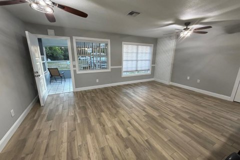 House in Stuart, Florida 2 bedrooms, 91.42 sq.m. № 2086922 - photo 9