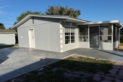 House in Stuart, Florida 2 bedrooms, 91.42 sq.m. № 2086922 - photo 6