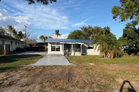 House in Stuart, Florida 2 bedrooms, 91.42 sq.m. № 2086922 - photo 2