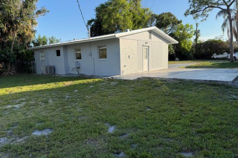 House in Stuart, Florida 2 bedrooms, 91.42 sq.m. № 2086922 - photo 8