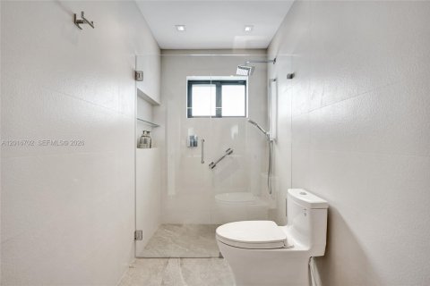House in Miami, Florida 4 bedrooms, 265.98 sq.m. № 2241577 - photo 29