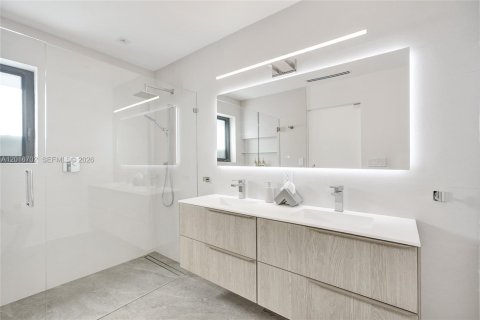 House in Miami, Florida 4 bedrooms, 265.98 sq.m. № 2241577 - photo 27