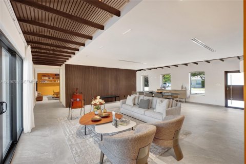 House in Miami, Florida 4 bedrooms, 265.98 sq.m. № 2241577 - photo 11