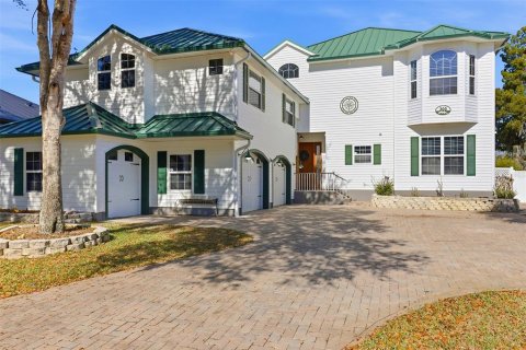 Casa en Crystal River, Florida 4 dormitorios, 291.06 m2 № 2143725