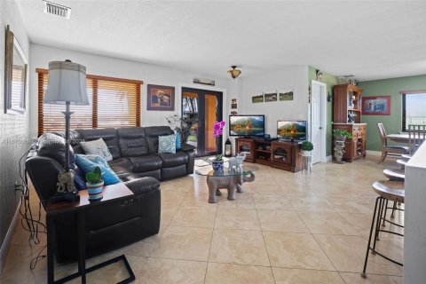 House in Miami, Florida 3 bedrooms, 231.7 sq.m. № 1760824 - photo 27