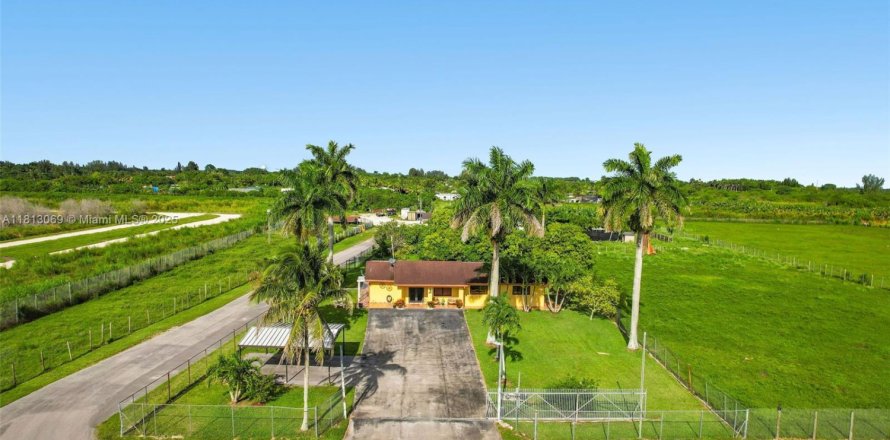 House in Miami, Florida 3 bedrooms, 231.7 sq.m. № 1760824