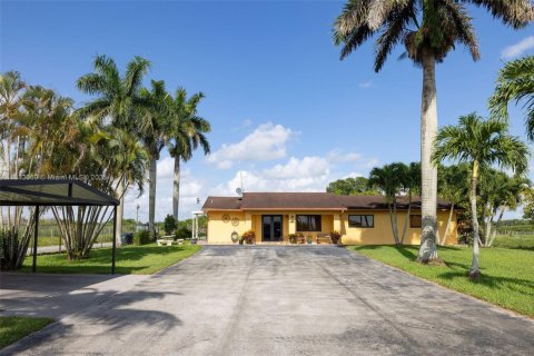 House in Miami, Florida 3 bedrooms, 231.7 sq.m. № 1760824 - photo 14