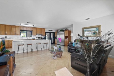 House in Miami, Florida 3 bedrooms, 231.7 sq.m. № 1760824 - photo 22