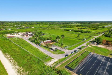 House in Miami, Florida 3 bedrooms, 231.7 sq.m. № 1760824 - photo 2