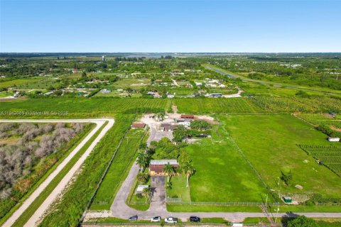 House in Miami, Florida 3 bedrooms, 231.7 sq.m. № 1760824 - photo 3