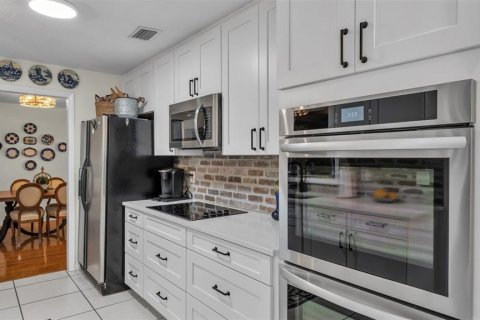 House in Lakeland, Florida 4 bedrooms, 310.48 sq.m. № 2099009 - photo 14