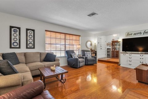 House in Lakeland, Florida 4 bedrooms, 310.48 sq.m. № 2099009 - photo 8