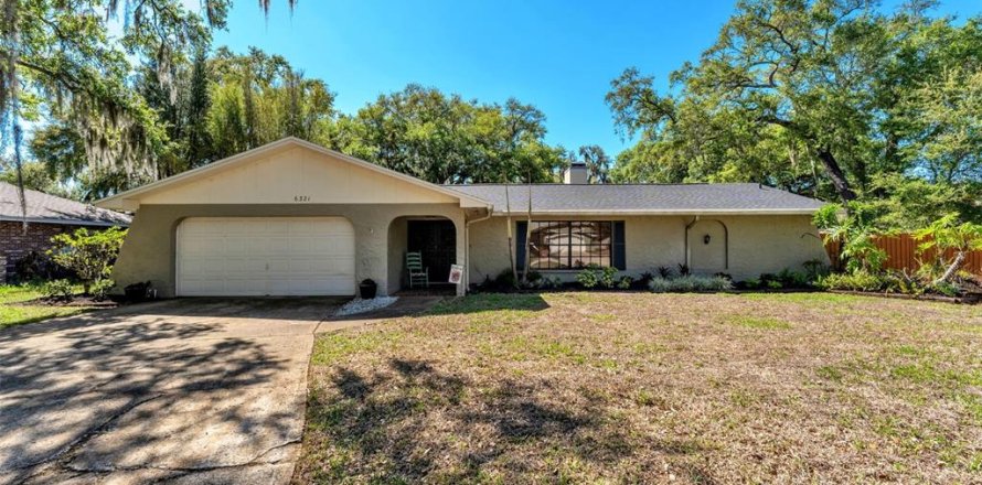 House in Lakeland, Florida 4 bedrooms, 310.48 sq.m. № 2099009