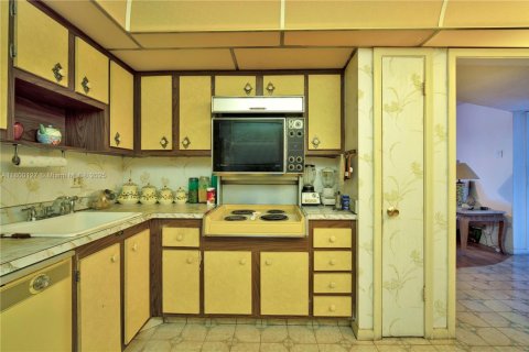Купить кондоминиум в Лодерхилл, Флорида 1 спальня, 86.21м2, № 1689387 - фото 10