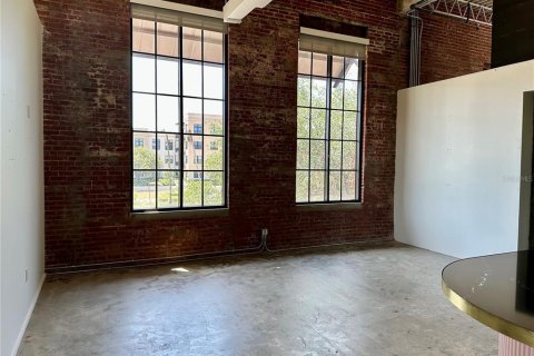 Commercial property in Tampa, Florida 3763.84 sq.m. № 1631886 - photo 11