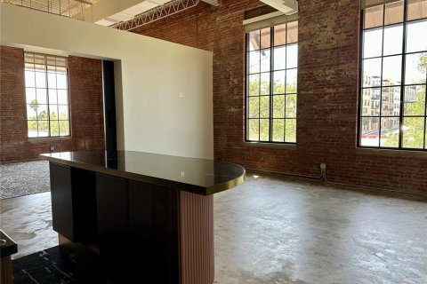 Propiedad comercial en alquiler en Tampa, Florida, 3763.84 m2 № 1631886 - foto 12